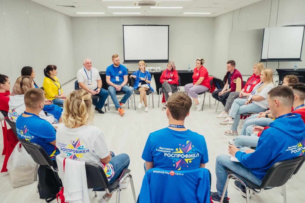 Старт обучающей программы «Время молодых. Работники»